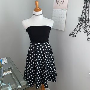 2 For 1 😁 Amanda + Chelsea Flare skirts 🖤🤍💙